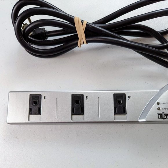 TRIP-LITE Model TLP707TEL 7 Outlets Surge Suppressor 7ft Cord - Picture 3 of 6
